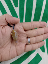 Cargar imagen en el visor de la galería, Colgante Punta Flecha Ágata India Mod. 1
