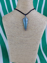 Cargar imagen en el visor de la galería, Colgante Punta Flecha Ágata India Mod. 2
