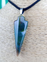 Cargar imagen en el visor de la galería, Colgante Punta Flecha Ágata India Mod. 2
