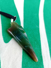 Cargar imagen en el visor de la galería, Colgante Punta Flecha Ágata India Mod. 2
