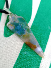 Cargar imagen en el visor de la galería, Colgante Punta Flecha Ágata India Mod. 3
