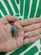 Cargar imagen en el visor de la galería, Colgante Punta Flecha Ágata India Mod. 3

