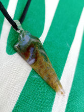 Cargar imagen en el visor de la galería, Colgante Punta Flecha Ágata India Mod. 6
