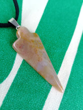 Cargar imagen en el visor de la galería, Colgante Punta Flecha Ágata India Mod. 7
