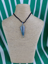 Cargar imagen en el visor de la galería, Colgante Punta Flecha Ágata India Mod. 8
