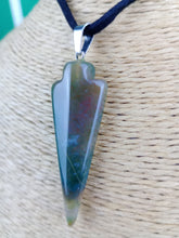 Cargar imagen en el visor de la galería, Colgante Punta Flecha Ágata India Mod. 8
