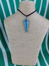 Cargar imagen en el visor de la galería, Colgante Punta Flecha Ágata India Mod. 10
