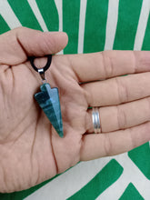 Cargar imagen en el visor de la galería, Colgante Punta Flecha Ágata India Mod. 10
