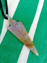 Cargar imagen en el visor de la galería, Colgante Punta Flecha Ágata India Mod. 11
