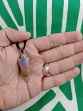 Cargar imagen en el visor de la galería, Colgante Punta Flecha Ágata India Mod. 11
