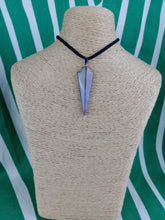 Cargar imagen en el visor de la galería, Colgante Punta Flecha Ágata India Mod. 12
