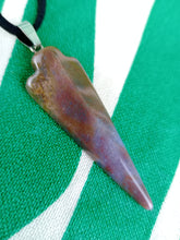 Cargar imagen en el visor de la galería, Colgante Punta Flecha Ágata India Mod. 12
