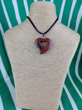 Cargar imagen en el visor de la galería, Colgante Corazon Tallado Obsidiana Caoba Mod 1
