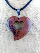 Cargar imagen en el visor de la galería, Colgante Corazon Tallado Obsidiana Caoba Mod 1
