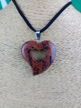 Cargar imagen en el visor de la galería, Colgante Corazon Tallado Obsidiana Caoba Mod 2
