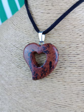 Cargar imagen en el visor de la galería, Colgante Corazon Tallado Obsidiana Caoba Mod 2
