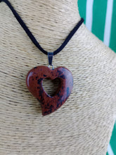 Cargar imagen en el visor de la galería, Colgante Corazon Tallado Obsidiana Caoba Mod 2
