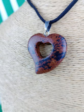 Cargar imagen en el visor de la galería, Colgante Corazon Tallado Obsidiana Caoba Mod 3
