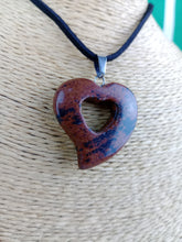 Cargar imagen en el visor de la galería, Colgante Corazon Tallado Obsidiana Caoba Mod 3
