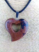 Cargar imagen en el visor de la galería, Colgante Corazon Tallado Obsidiana Caoba Mod 4
