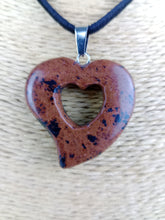 Cargar imagen en el visor de la galería, Colgante Corazon Tallado Obsidiana Caoba Mod 5

