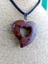 Cargar imagen en el visor de la galería, Colgante Corazon Tallado Obsidiana Caoba Mod 5
