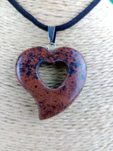 Cargar imagen en el visor de la galería, Colgante Corazon Tallado Obsidiana Caoba Mod 6
