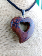 Cargar imagen en el visor de la galería, Colgante Corazon Tallado Obsidiana Caoba Mod 6

