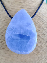 Cargar imagen en el visor de la galería, Colgante Calcedonia Lagrima Mod 2
