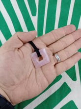 Cargar imagen en el visor de la galería, Colgante Rombo Cuarzo Rosa Mod.2
