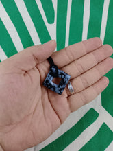 Cargar imagen en el visor de la galería, Colgante Rombo Obsidiana Nevada Mod. 4
