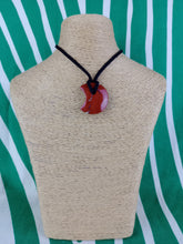 Cargar imagen en el visor de la galería, Colgante Luna Jaspe Rojo Mod. 5
