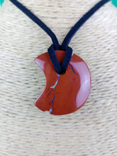 Cargar imagen en el visor de la galería, Colgante Luna Jaspe Rojo Mod. 5

