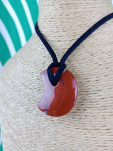 Cargar imagen en el visor de la galería, Colgante Luna Jaspe Rojo Mod. 5

