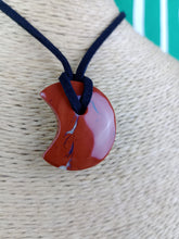 Cargar imagen en el visor de la galería, Colgante Luna Jaspe Rojo Mod. 5

