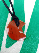 Cargar imagen en el visor de la galería, Colgante Luna Jaspe Rojo Mod. 5
