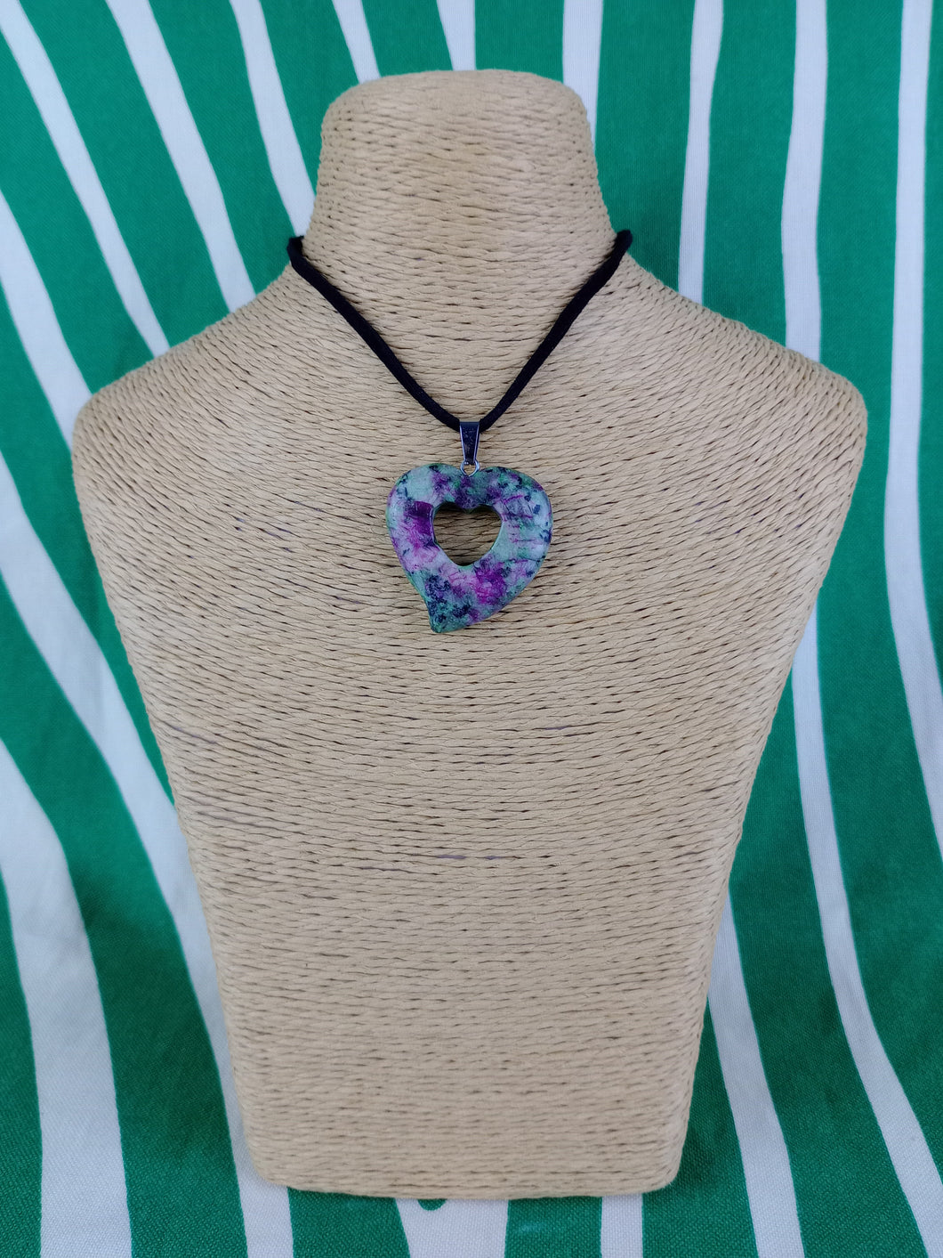 Colgante Corazon Tallado Zoisita Mod 4