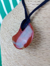 Cargar imagen en el visor de la galería, Colgante Luna Jaspe Rojo Mod.1
