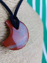 Cargar imagen en el visor de la galería, Colgante Luna Jaspe Rojo Mod.1

