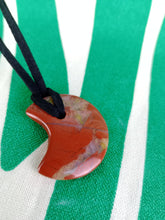 Cargar imagen en el visor de la galería, Colgante Luna Jaspe Rojo Mod.1
