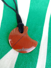 Cargar imagen en el visor de la galería, Colgante Luna Jaspe Rojo Mod.1
