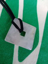 Cargar imagen en el visor de la galería, Colgante Rombo Cuarzo Rosa Mod. 1
