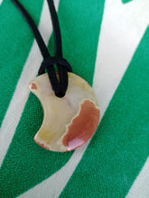 Cargar imagen en el visor de la galería, Colgante Luna Jaspe Rojo Mod. 2
