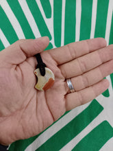 Cargar imagen en el visor de la galería, Colgante Luna Jaspe Rojo Mod. 2
