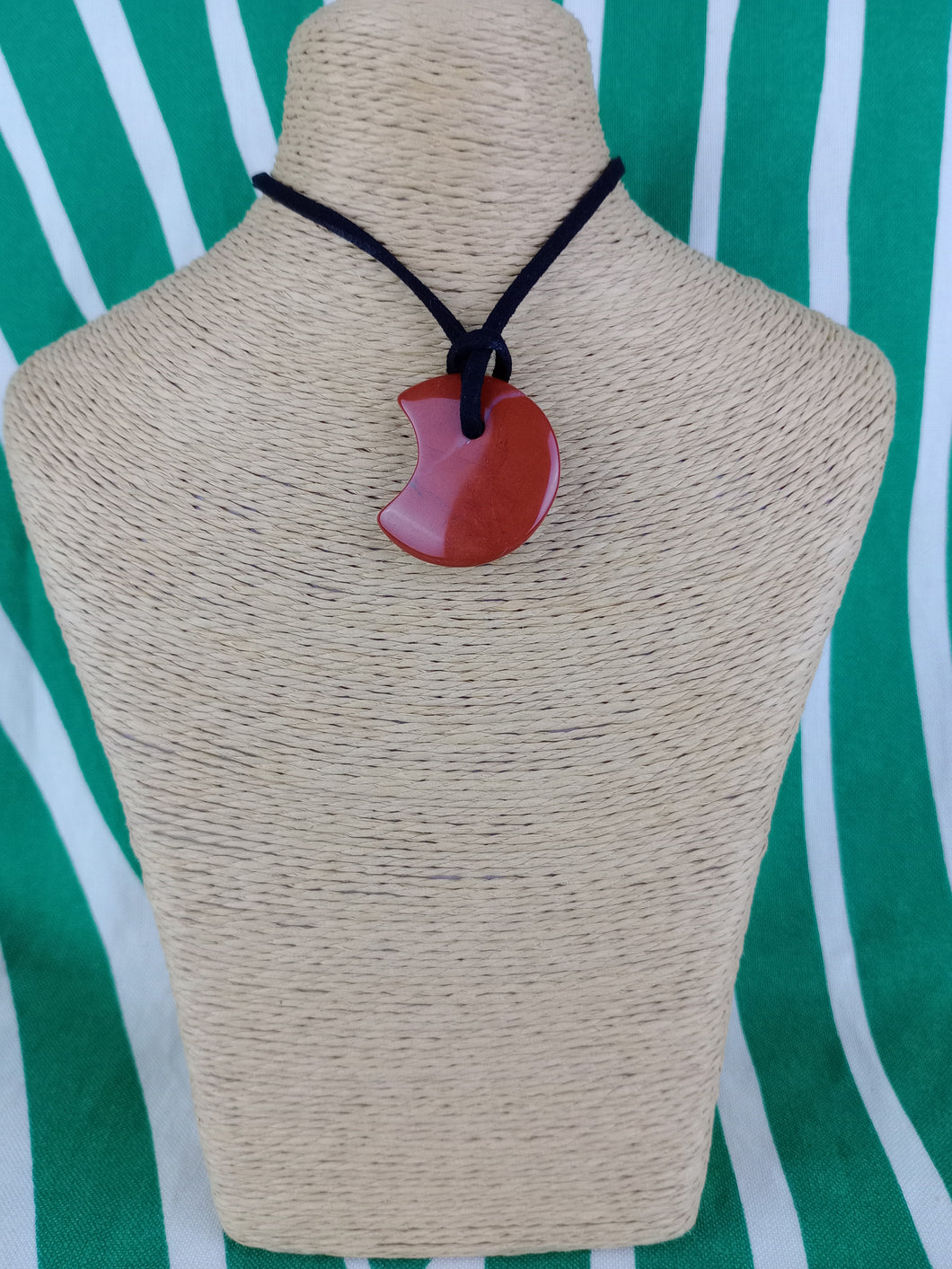 Colgante Luna Jaspe Rojo Mod. 3