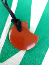 Cargar imagen en el visor de la galería, Colgante Luna Jaspe Rojo Mod. 3

