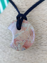 Cargar imagen en el visor de la galería, Colgante Luna Jaspe Rojo Mod. 4
