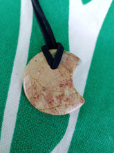 Cargar imagen en el visor de la galería, Colgante Luna Jaspe Rojo Mod. 4
