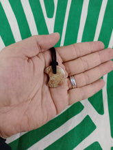 Cargar imagen en el visor de la galería, Colgante Luna Jaspe Rojo Mod. 4
