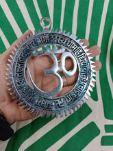 Cargar imagen en el visor de la galería, Decoracion Om Metal Turquesa
